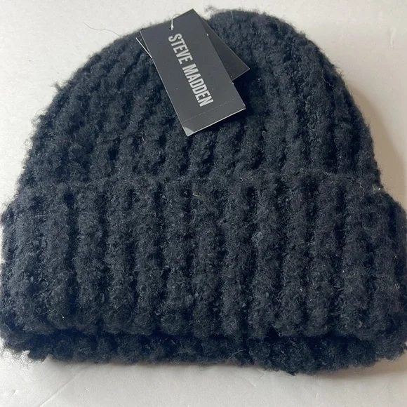 Steve Madden Black Ribbed Beanie / Hat